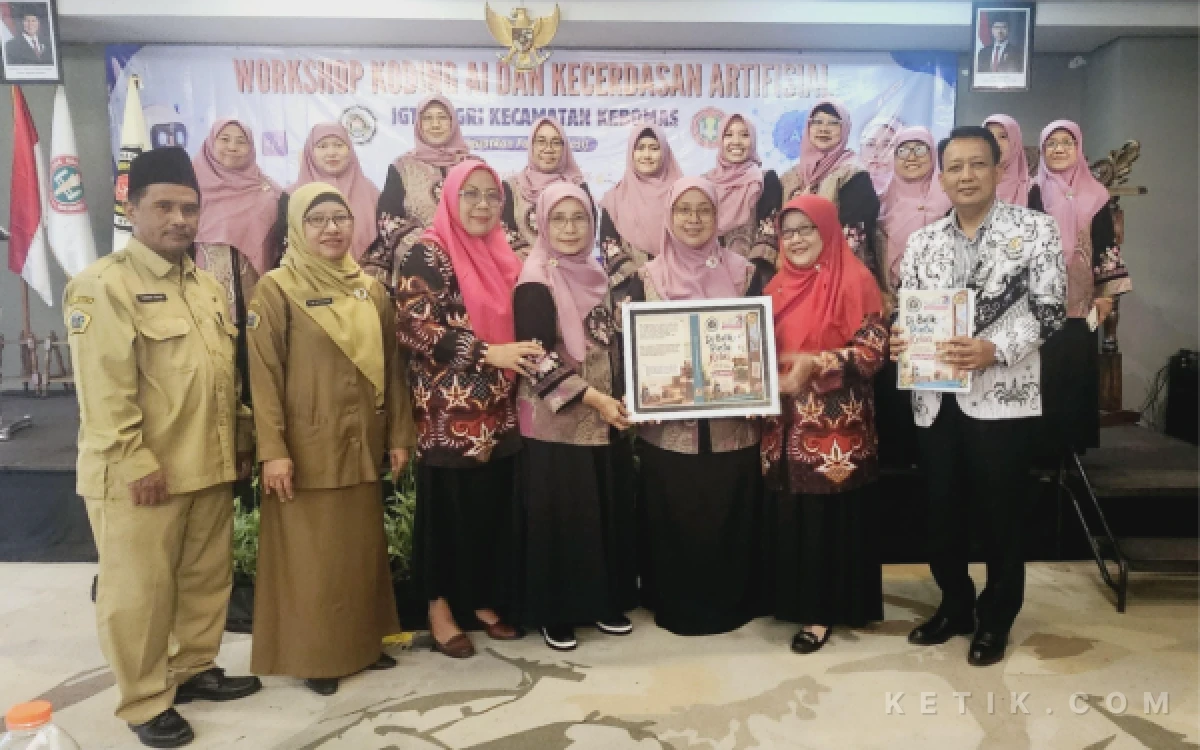 Thumbnail Berita - IGTKI-PGRI Kebomas Launching Buku Antologi "Di Balik Pintu Kelas"