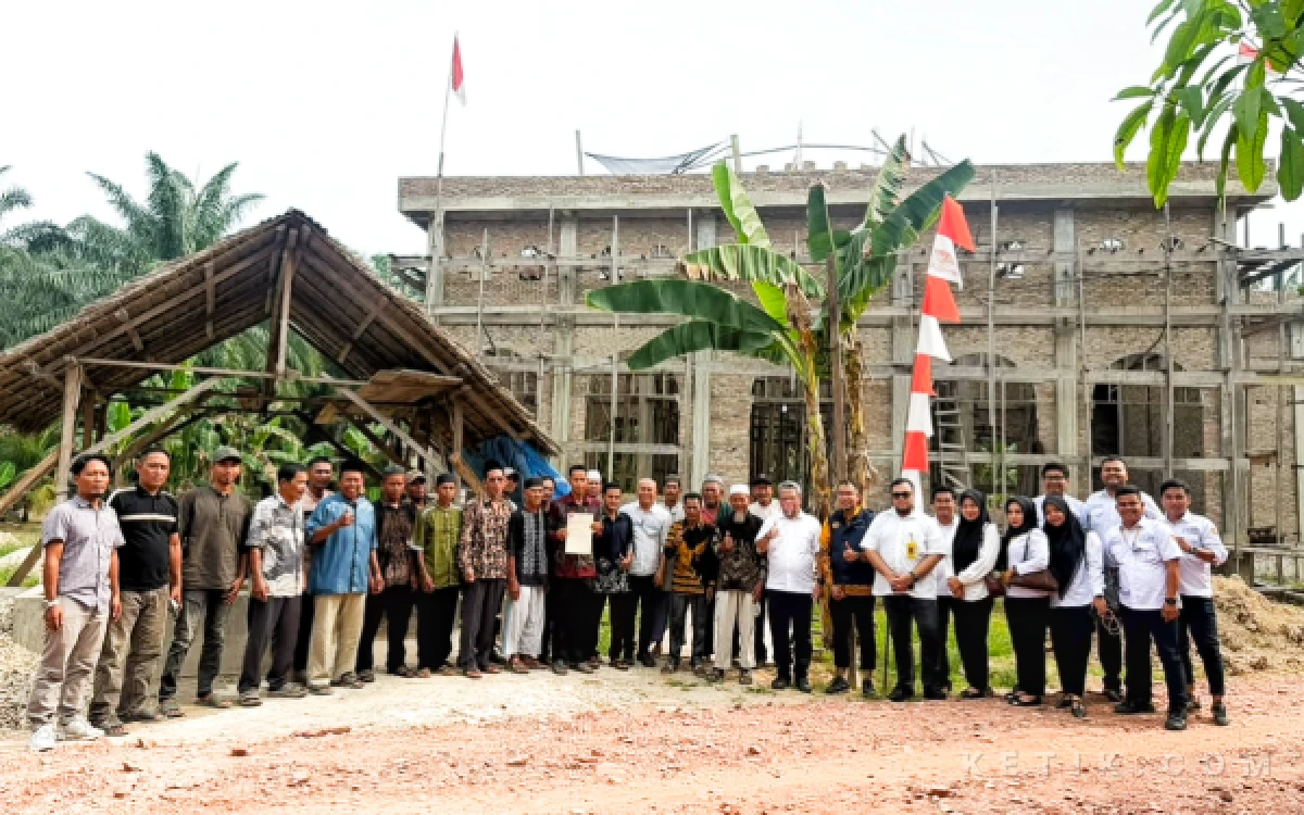Thumbnail Berita - Warga dan Legislator Puji Gercep Kantah Labuhanbatu Terbitkan Sertifikat Tanah Wakaf