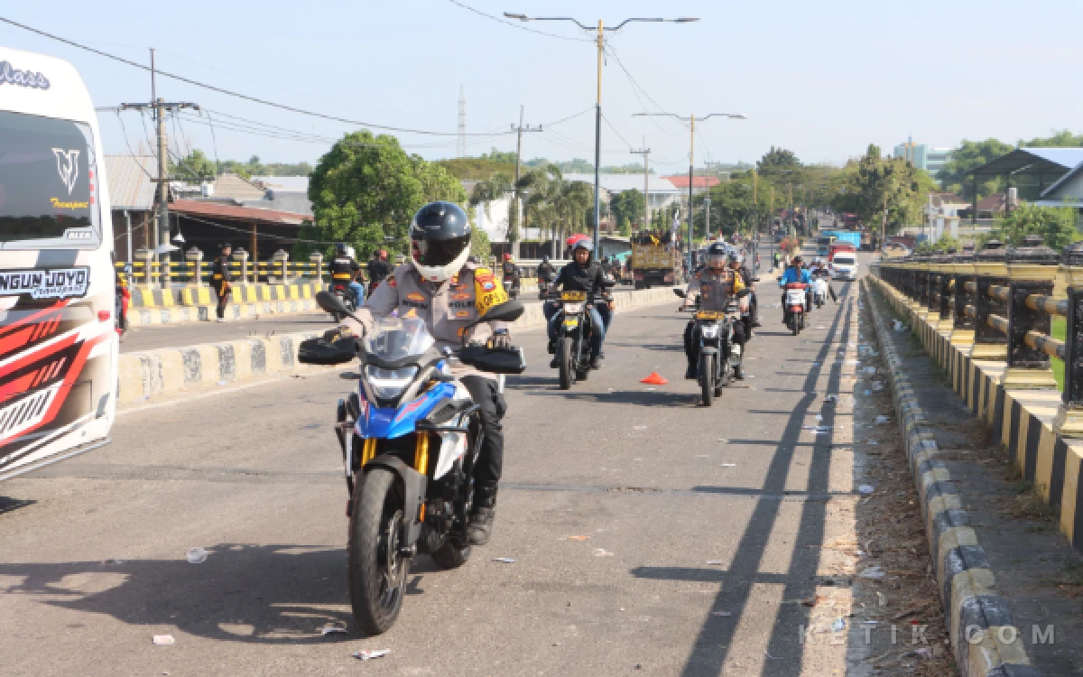 Thumbnail Berita - Operasi Aman Suro Berjalan Kondusif, Kapolres Madiun Kota Apresiasi 983 Personel Gabungan