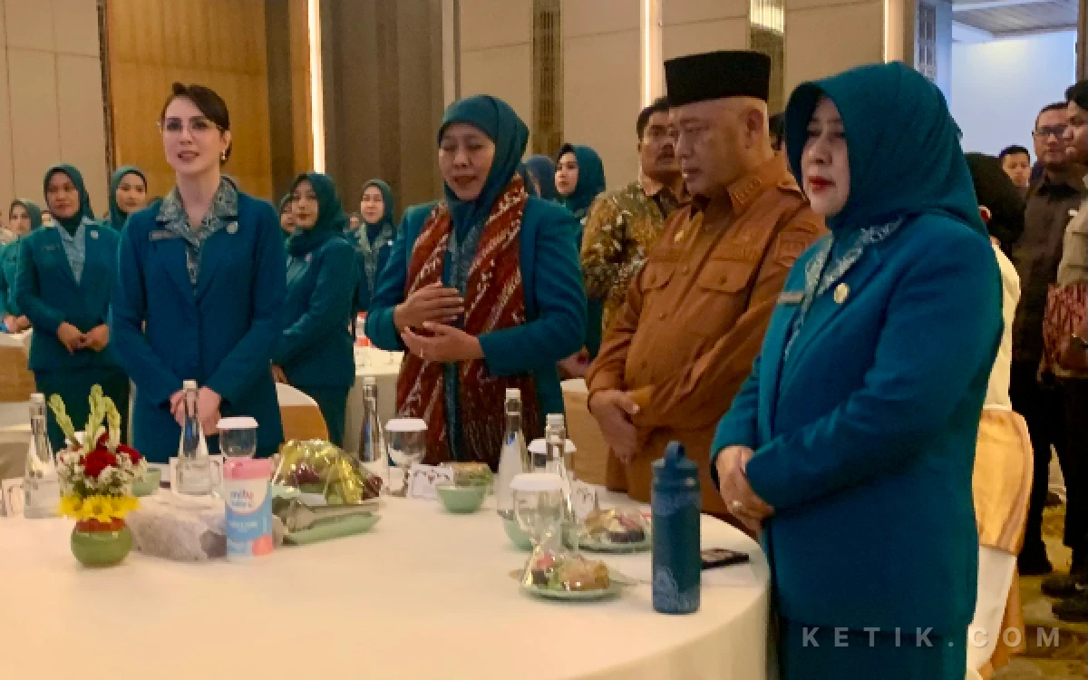 Thumbnail Berita - Arumi Bachsin Kumpulkan Kader PKK se-Jatim di Malang, Gubernur Khofifah Titip Pesan Khusus soal Pangan