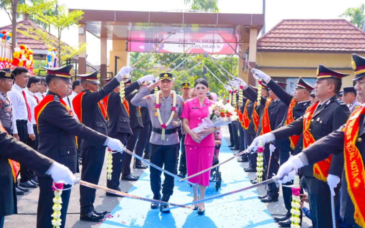 Thumbnail Berita - Resmi Pimpin Polres Tegal Kota, AKBP Christian Fokus Petakan Kerawanan Wilayah
