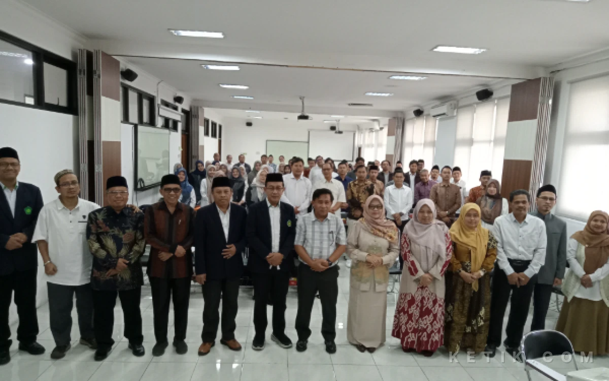 Thumbnail Berita - Menyambut Tahun Ajaran Baru 2026/2027, Fakultas Syariah Gelar Rapat Koordinasi Perkuliahan bersama Seluruh Dosen