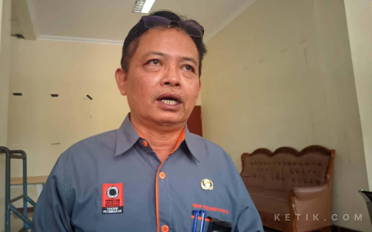 Thumbnail Truk Angkut Pasir Diingatkan Patuhi Tonase dan Tutup Muatan di Jalan Mentoro-Arjosari Pacitan