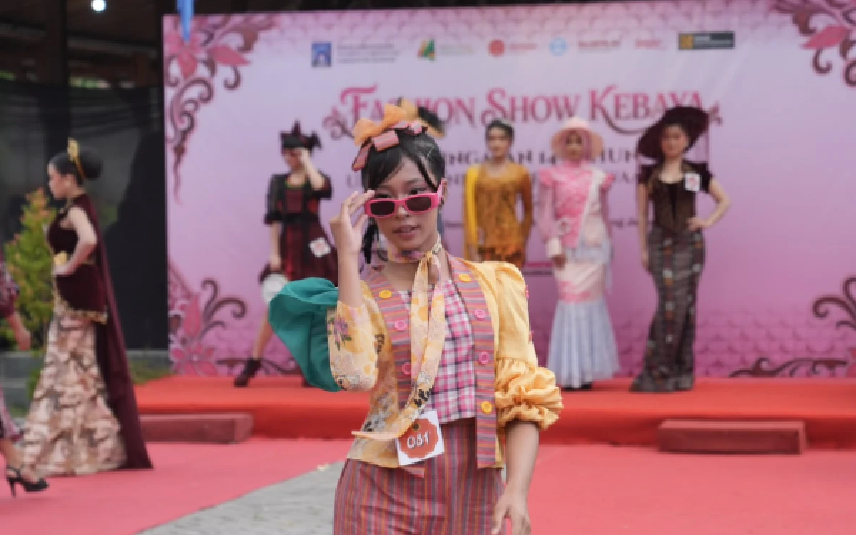 Thumbnail Berita - Pemkab Sleman Gelar Lomba Fashion Show Kebaya Meriahkan 14 Tahun UU Keistimewaan DIY