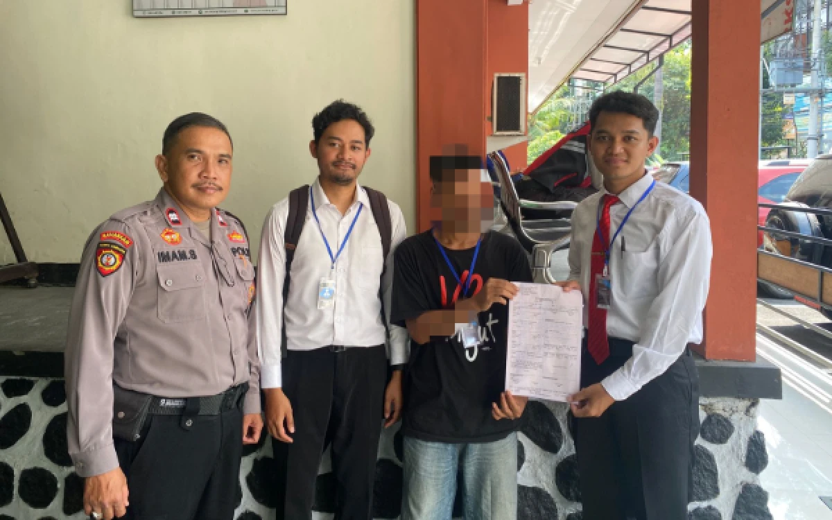 Thumbnail Berita - Polisi Tangkap Jukir Liar yang Viral Getok Parkir Rp25 Ribu di Kayutangan Heritage, Kini Kena Sanksi Tipiring!