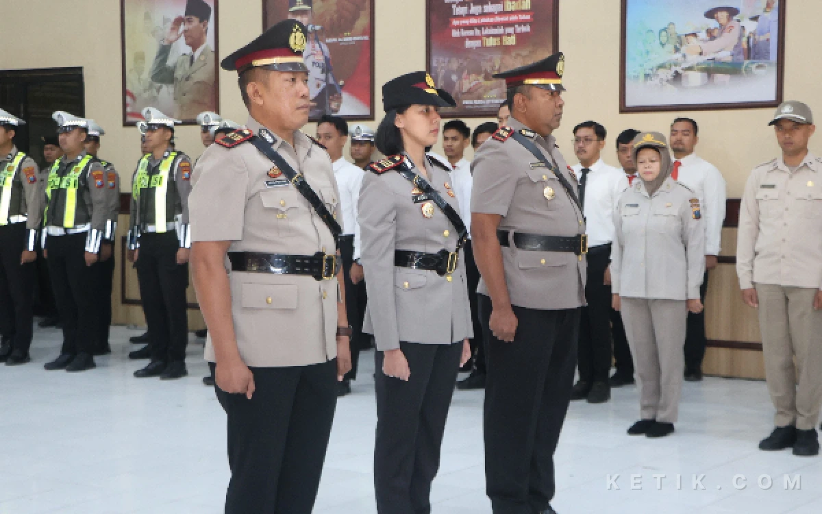 Thumbnail Berita - Sertijab Kasat Lantas dan Kapolsek Ponggok Digelar, Kapolres Tekankan Harkamtibmas dan Integritas