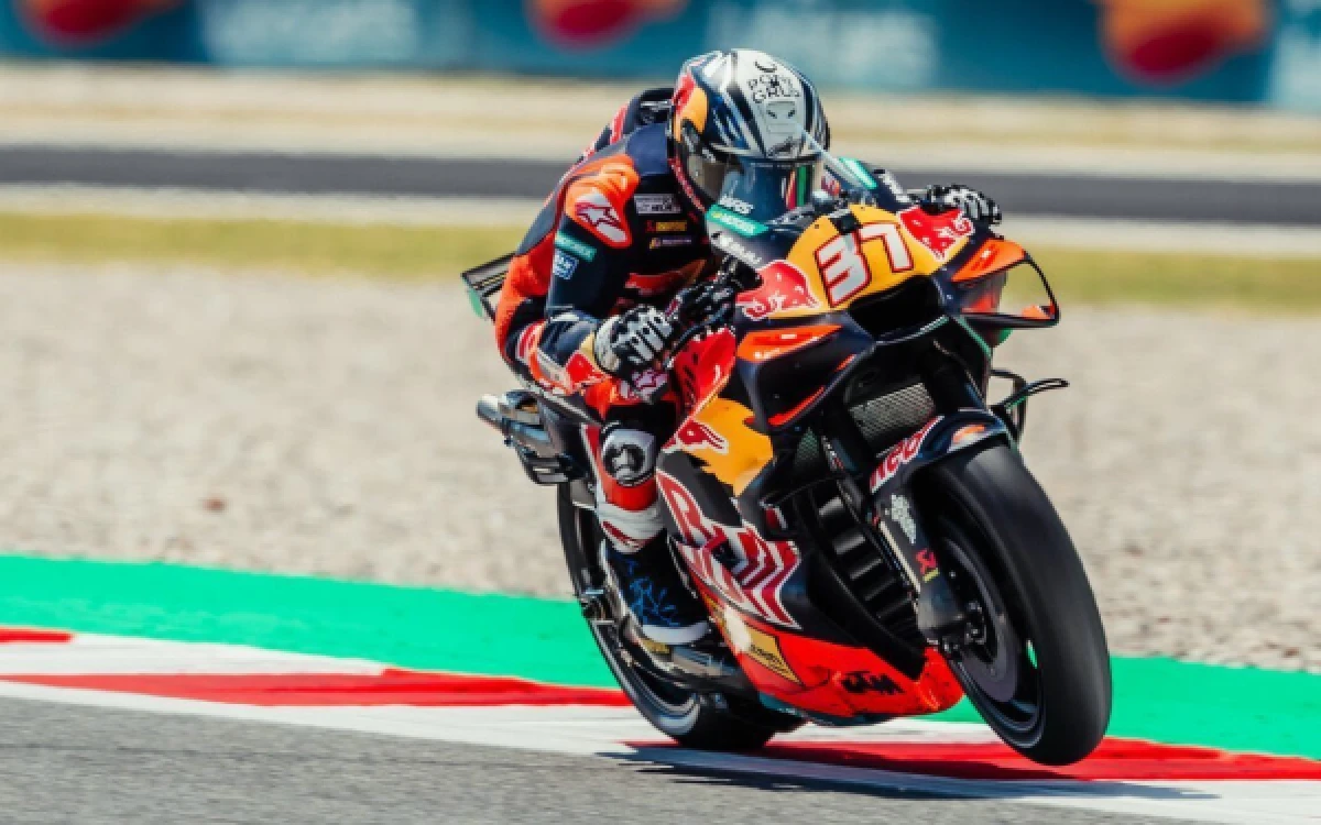 Thumbnail Berita - Acosta Balikkan Keadaan di Misano, KTM Bangkit Podium Kembali Diraih