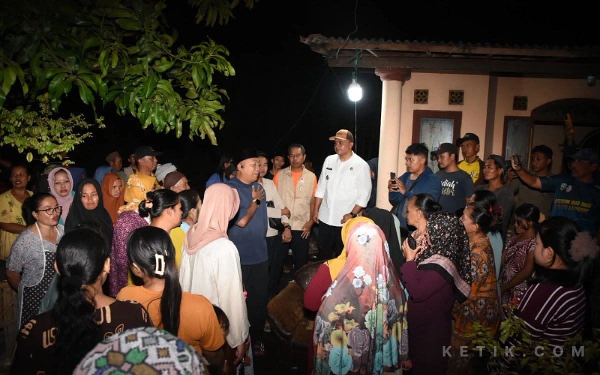 Thumbnail Berita - Respon Cepat! Bupati Situbondo Siap Tanggung Biaya Perbaikan Rumah