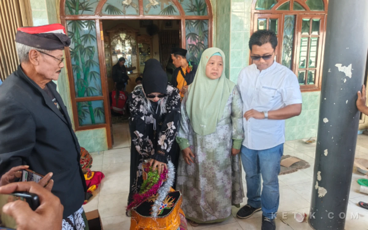 Foto Prosesi Sungkeman Dalam Walimatul Khitan Anak Pengusaha Diesel Alsintan Asal Balongpanggang Gresik, Sabtu, 12 September 2026 (Foto: Daniel Andayawan/Ketik.com)