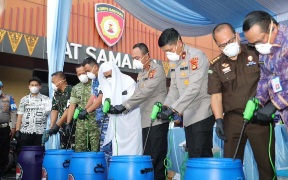 Thumbnail Berita - Kolaborasi Polda Sumsel dan Polrestabes Palembang Berbuah Hasil, Barang Bukti 19,4 Kg Sabu Dimusnahkan
