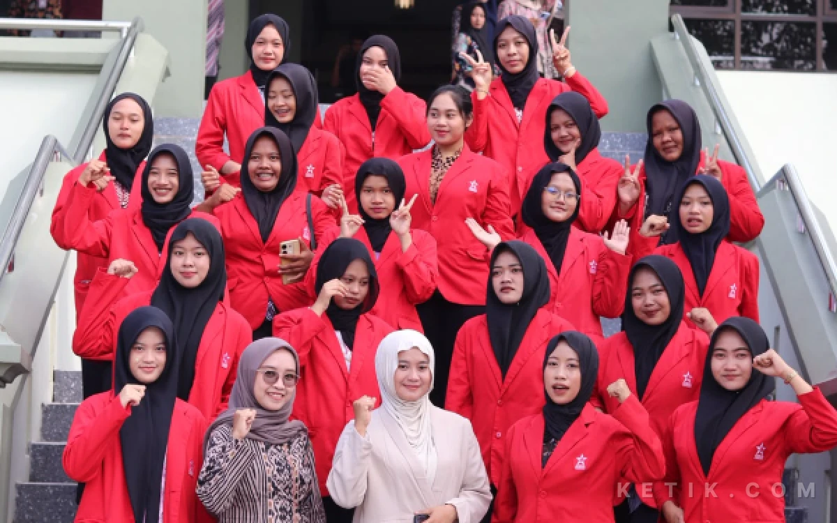Foto M. Fadil Tegar Syafian dan Anggun Kumala Sari resmi mengemban amanah sebagai Ketua Umum serta Sekretaris Jenderal GSNI setelah ditetapkan dalam Kongres Nasional Gerakan Siswa Nasional Indonesia di Surabaya. ( Foto: GSNI)