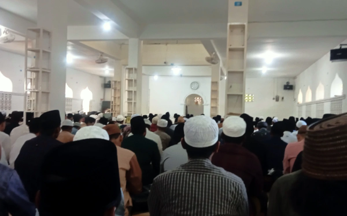 Thumbnail Berita - Kepergian KH Abdul Basith AS Sisakan Duka, Alumni Annuqayah Padati Doa dan Tahlil Hari ke-7