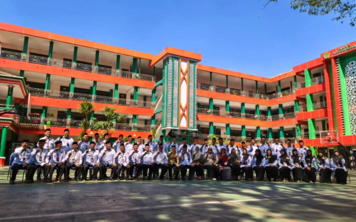Thumbnail Berita - MAN 2 Kota Malang Cetak Prestasi Ganda, Unggul di OSN dan Jadi Acuan Tata Kelola Madrasah Nasional