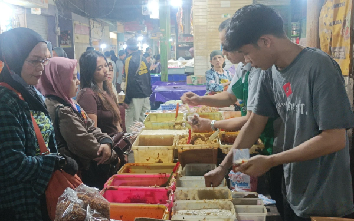 Thumbnail Berita - Berkah Iduladha, Penjualan Bumbu Giling di Pasar Besar Malang Melonjak 100 Persen
