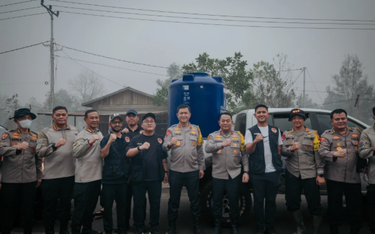 Thumbnail Berita - Kabut Asap Karhutla Kalteng Mengancam Warga, Raffi Ahmad Kirim 5 Kendaraan hingga Bantuan Oksigen!