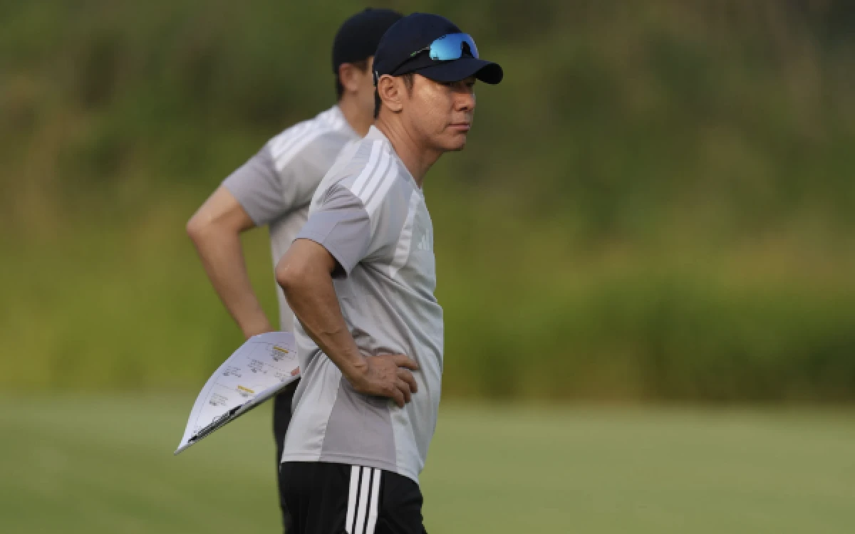Thumbnail Berita - Momen Shin Tae-yong Pimpin Latihan Perdana Persija Jakarta