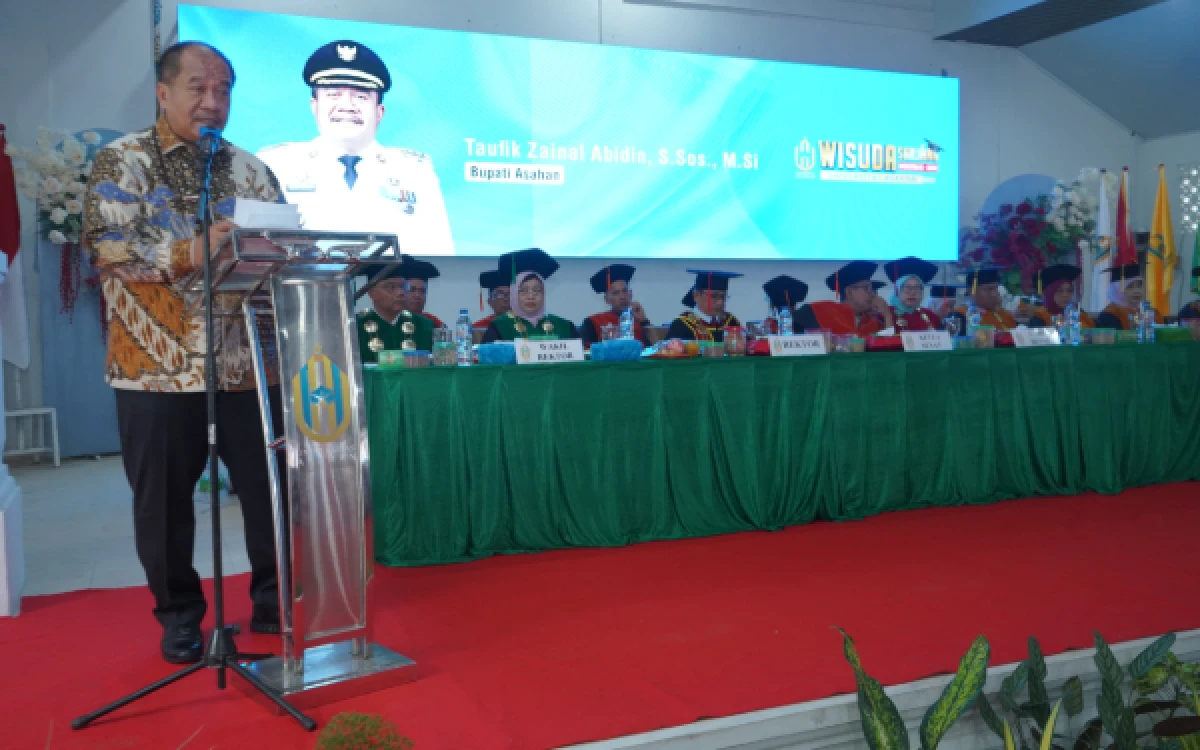 Thumbnail Berita - Hadiri Wisuda Sarjana Angkatan XXXVI UNA Bupati Asahan Beri Apresiasi