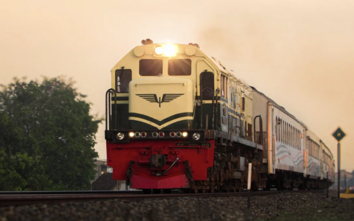 Thumbnail Berita - KAI Daop 7 Madiun Diskon 30 Persen Tarif Tiket Kereta Masa Liburan Sekolah, Ini Daftarnya