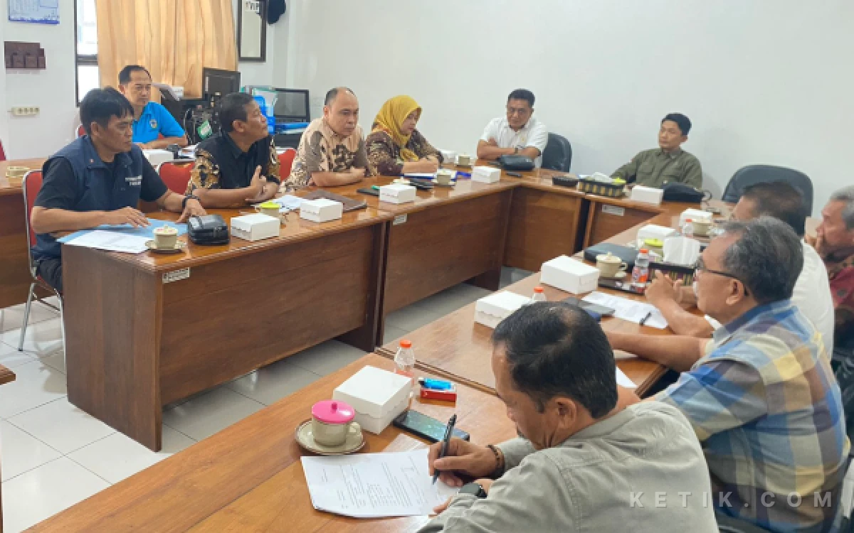 Thumbnail Berita - Gegara Terima SP, 25 Karyawan Tetap PT PPIS Mengadu ke DPRD Pacitan