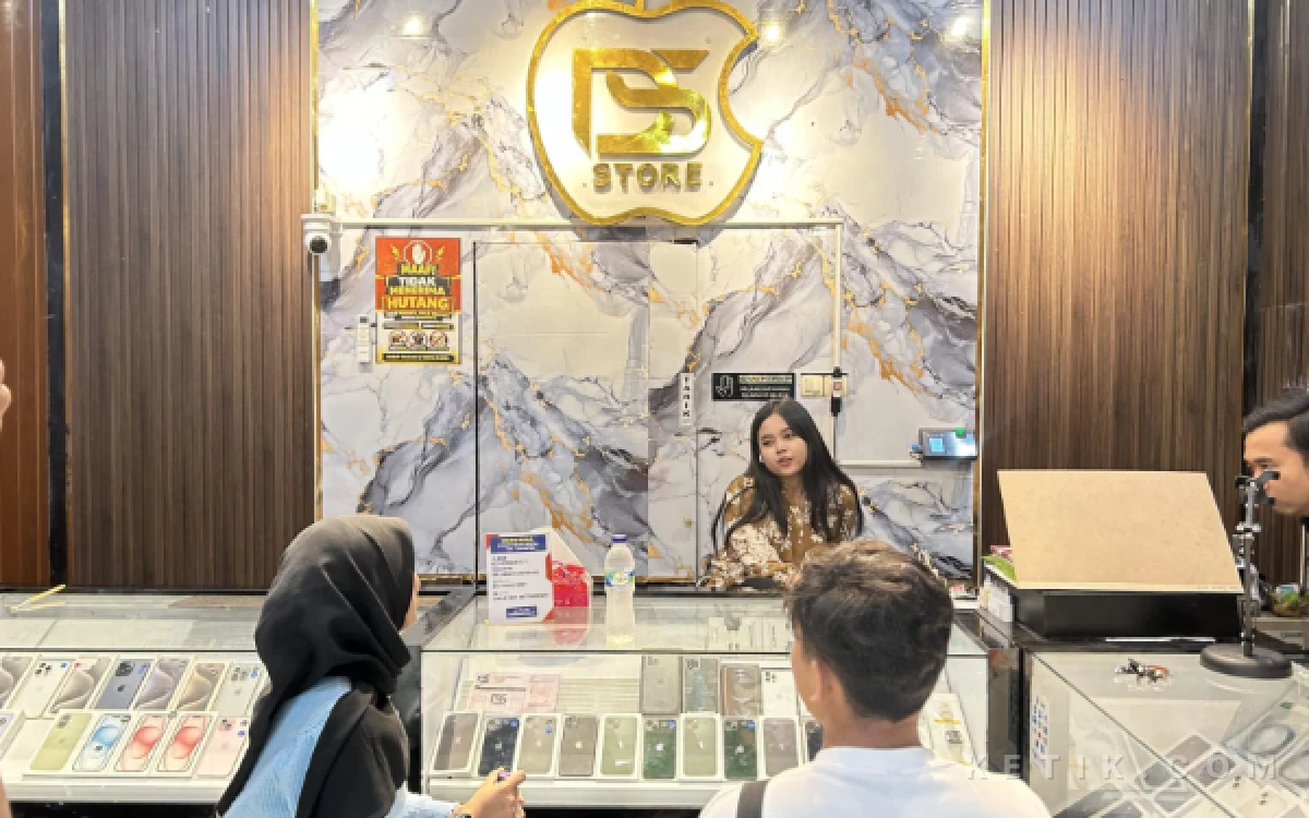 Foto DS Gadget Sampang hadir menawarkan layanan jual beli iPhone, penyediaan aksesori, hingga servis perangkat.
Toko yang berlokasi di Jalan Trunojoyo No. 69 (sebelah utara kantor PLN Sampang) (Foto: Mat Jusi/Ketik.com)