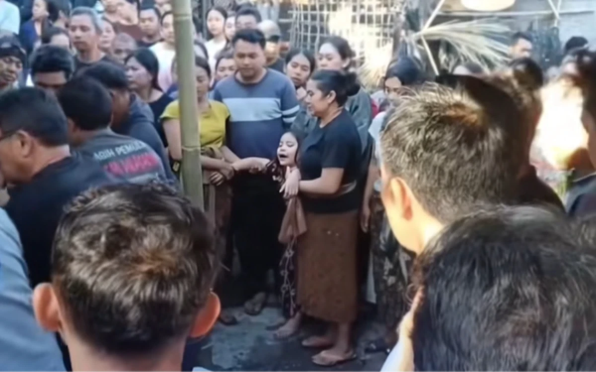 Thumbnail Berita - Pria di Tabanan Tewas Usai Dituduh Curi Ayam, Pemkab Buleleng Siapkan Bantuan hingga Pendampingan untuk Keluarganya