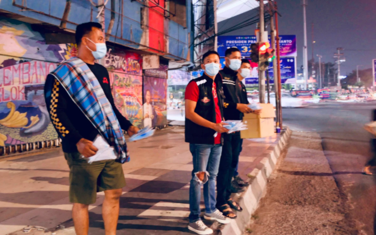 Thumbnail Berita - Kabut Asap Pekat Selimuti Palembang, Suryamotoriders Bagikan Masker Gratis