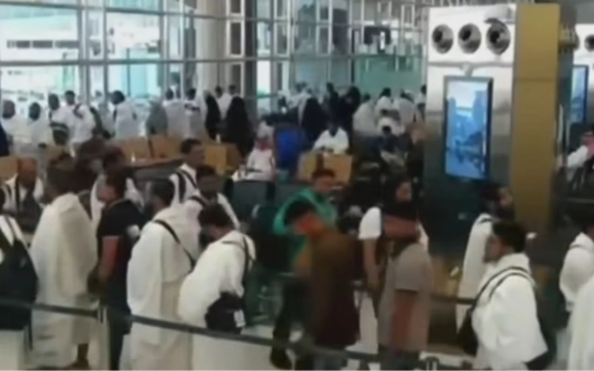 Thumbnail Berita - Bandara Riyadh Diserang Houthi, Jemaah Umrah Jadi Korban