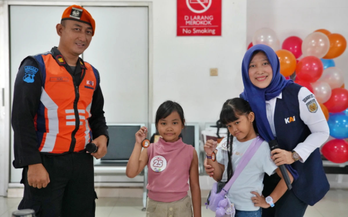 Thumbnail Berita - Serunya Libur Sekolah Bareng "KAI Schooliday 2026", Rasakan Sensasi Jadi Petugas Stasiun Sehari