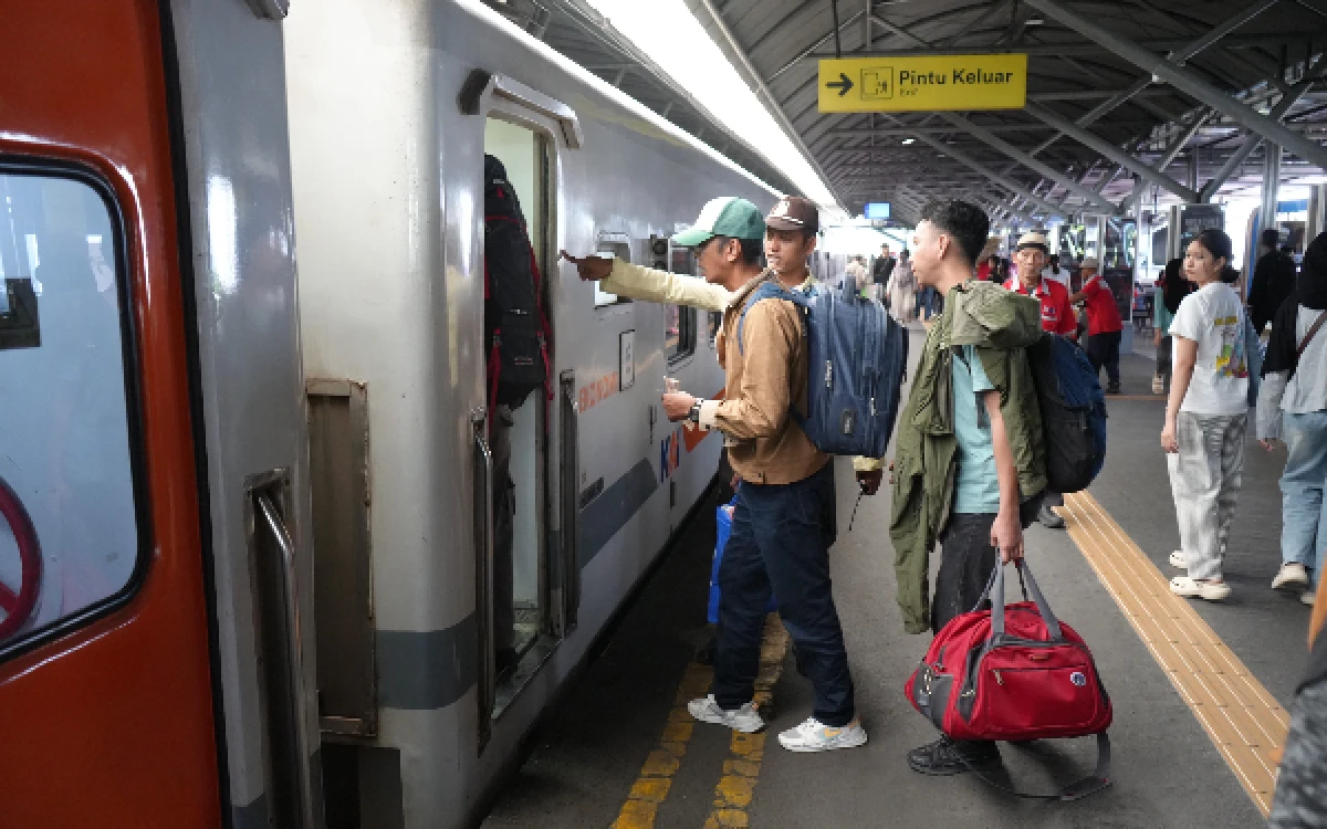 Thumbnail Berita - Kereta Api Makin Jadi Pilihan, Pelanggan KAI Daop 8 Surabaya Naik 7,9 Persen hingga Triwulan III 2026