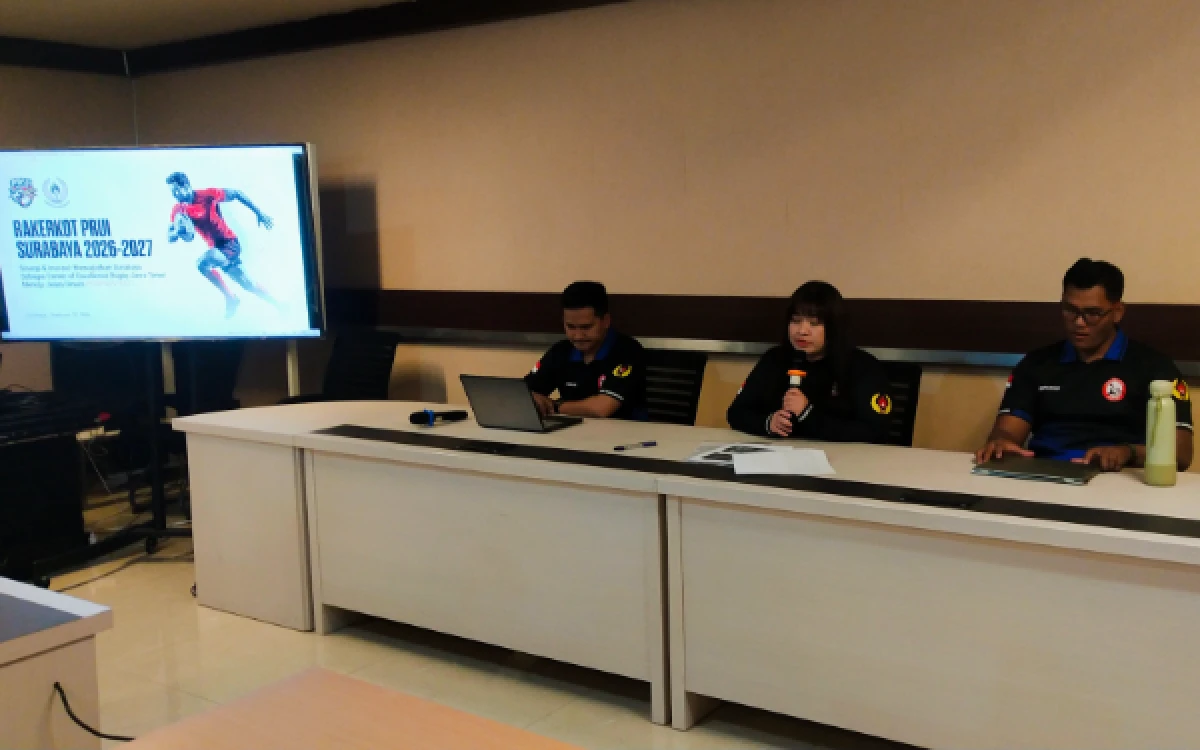 Foto Suasana Rakor di ruang banggar DPRD Kota langsung dipimpin Herlina Ketua PRUI Surabaya. (Foto : Sutejo Rc/ketik.com)