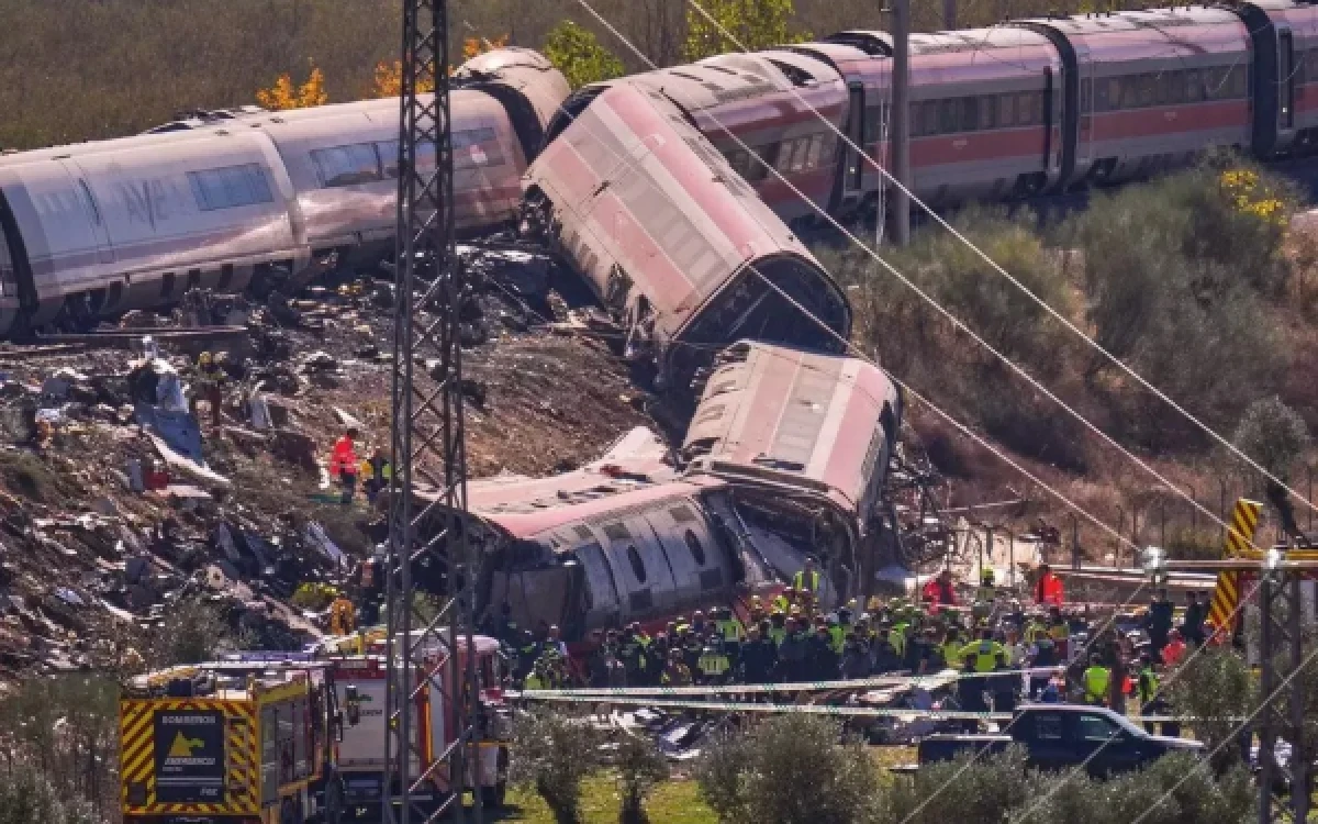Thumbnail Berita - Dipicu Gangguan Sistem Keselamatan, Korban Tabrakan Kereta Cepat di Spanyol Bertambah Jadi 68 Orang