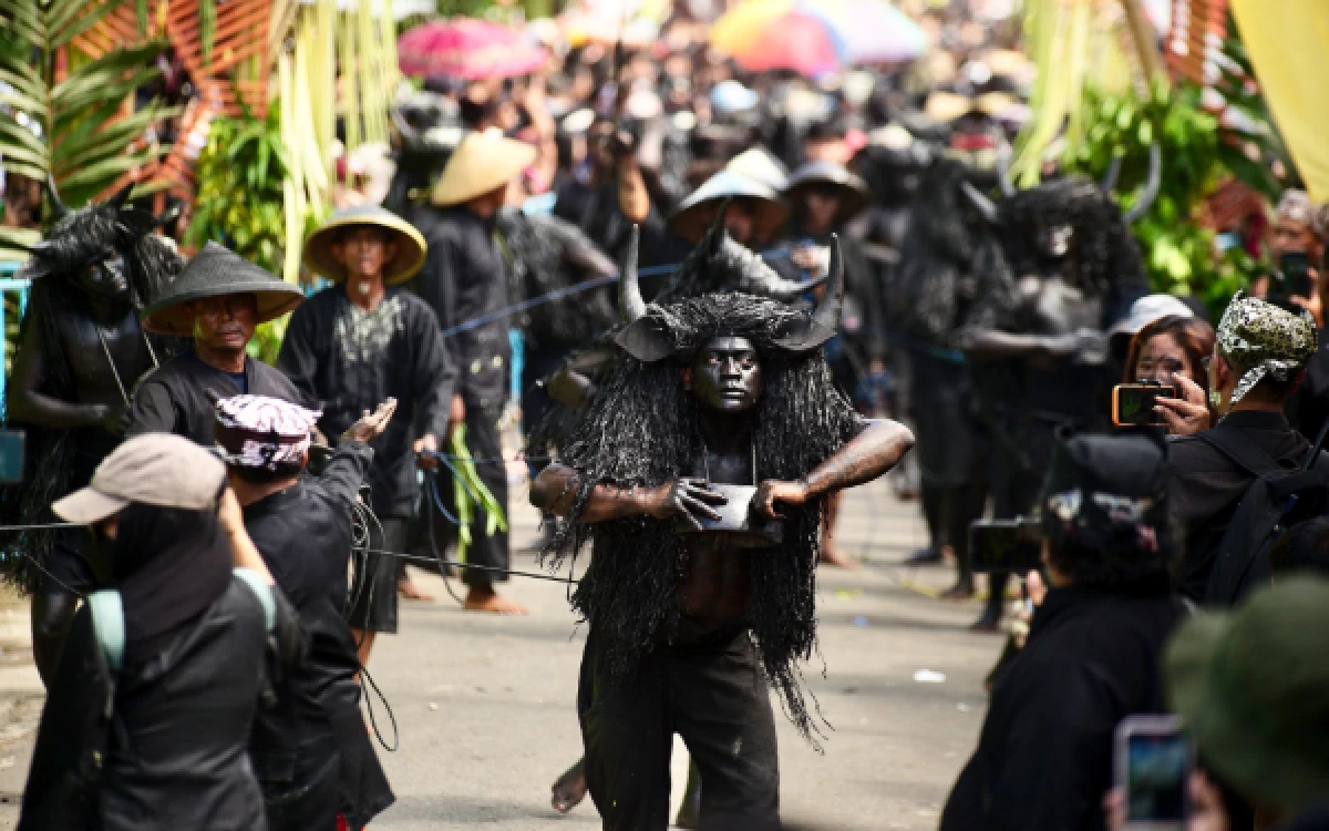 Thumbnail Berita - Tradisi Kebo-keboan Alasmalang Banyuwangi, Kearifan Lokal yang Tak Tergerus Zaman