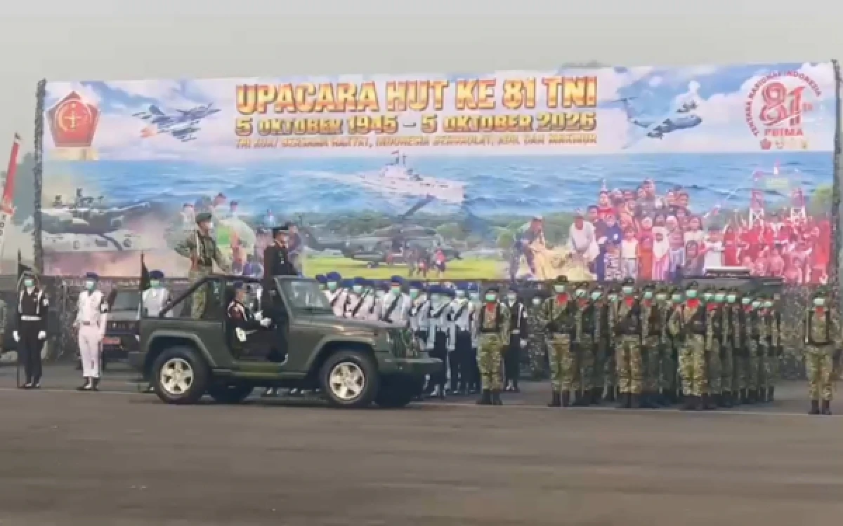 Thumbnail Berita - Upacara HUT Ke-81 TNI di Palembang Diselimuti Kabut Asap Karhutla