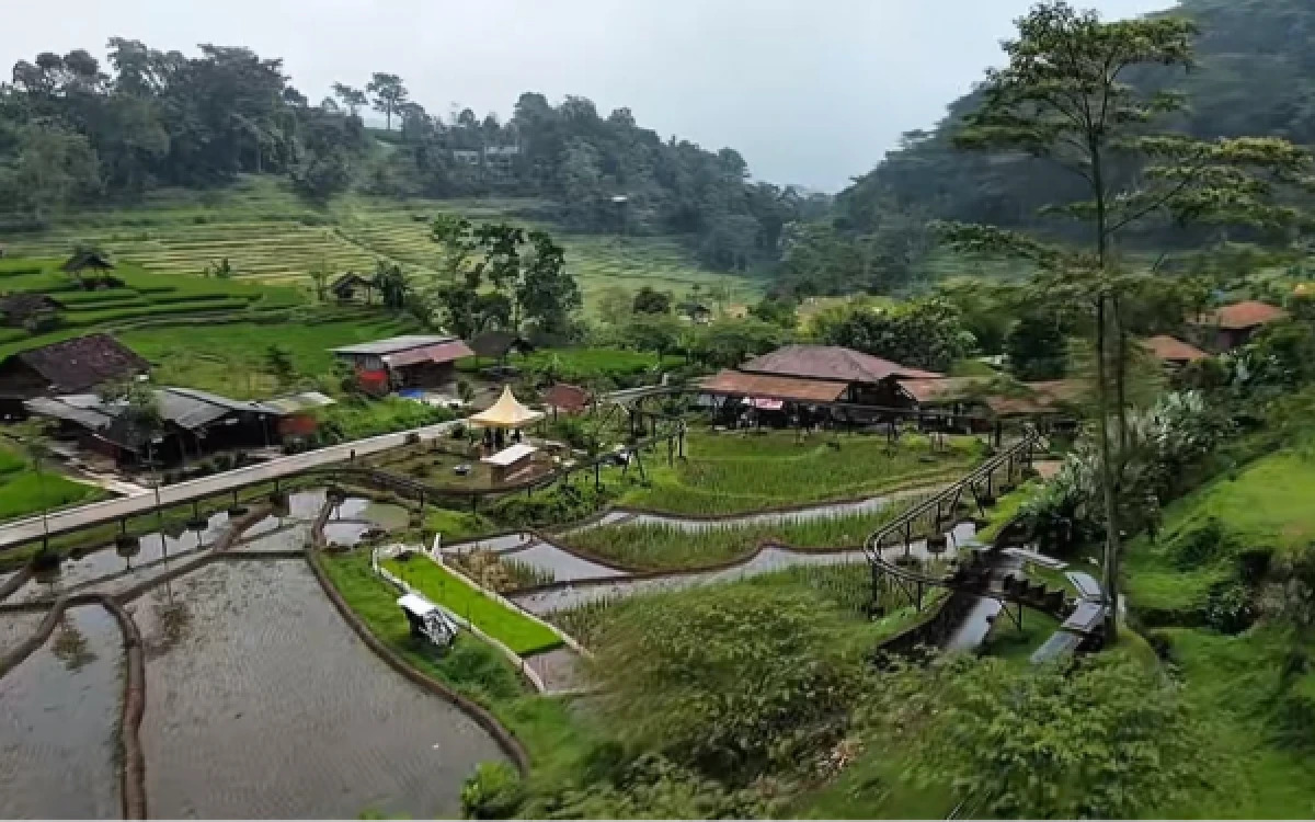 Thumbnail Berita - Menikmati Suasana Pegunungan, Sumber Gempong Trawas Bisa Jadi Pilihan Liburan