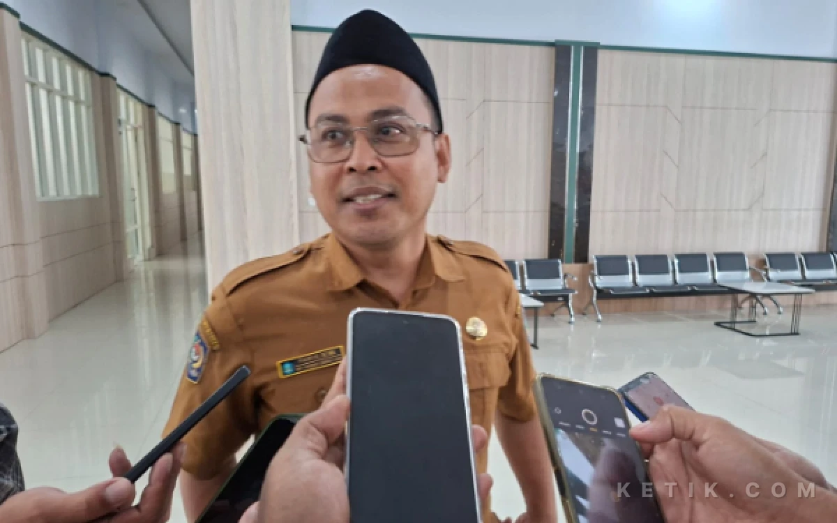 Thumbnail Berita - Farid Husen Bawa Kabar Cair, Dana Desa Halsel Rp4 Miliar Lebih Sudah SP2D