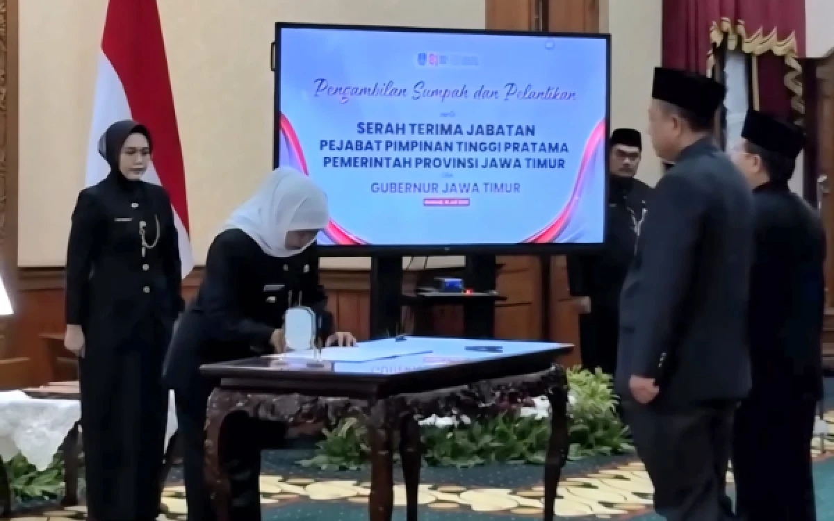 Thumbnail Berita - Ini Daftar Enam Pejabat Tinggi Pratama Pemprov Jatim yang Baru Dilantik Khofifah