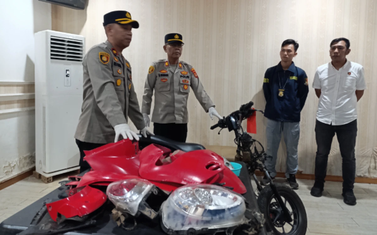 Foto Barang bukti motor yang diamankan dari pelaku pembobolan rumah, Komplek Bougenville Blok W, Kelurahan Karya Baru, Kecamatan Alang-alang Lebar, Palembang. Rabu 20 Mei 2026. (Foto : Yola/Ketik.com)
