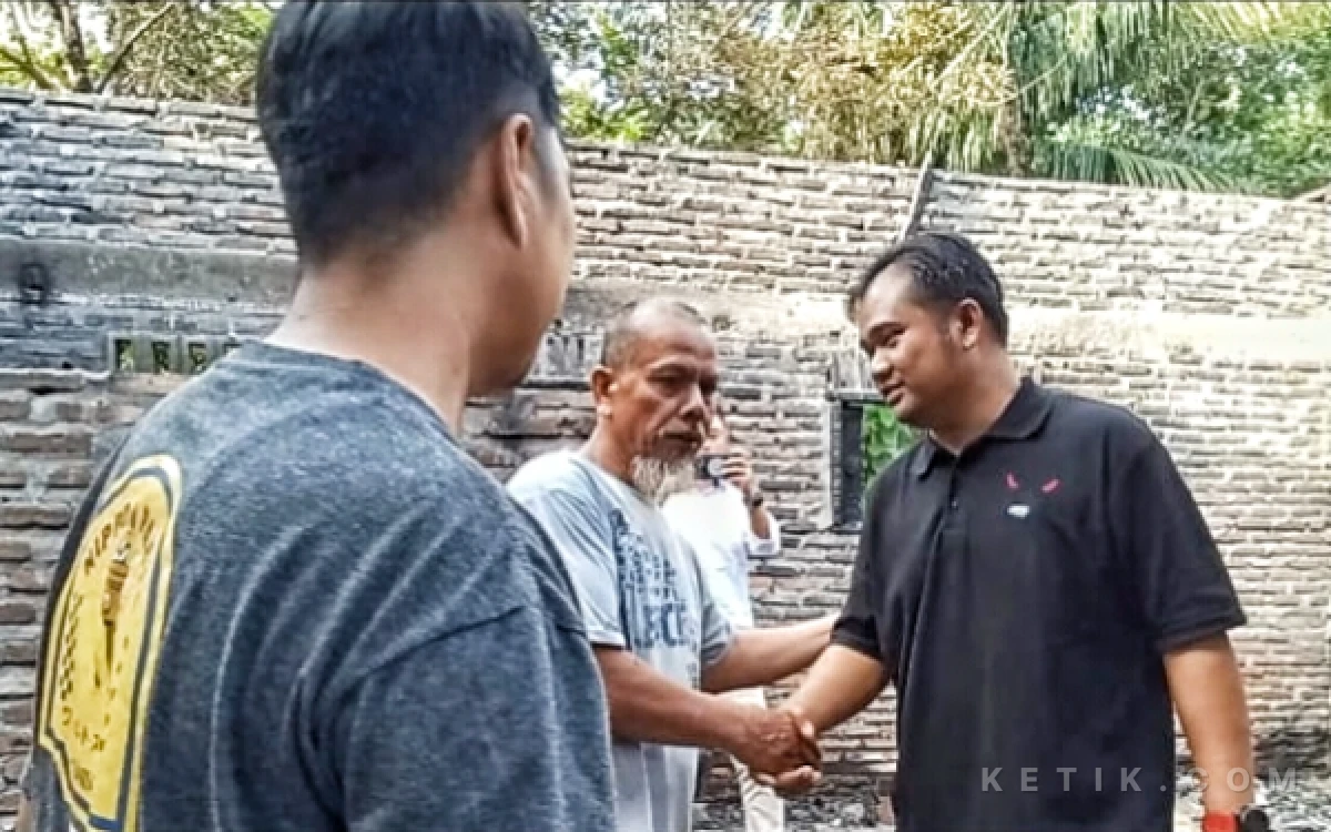 Thumbnail Berita - Legislator Tommy Kunjungi Korban Kebakaran Talsim, Beri Sembako dan Kontrakkan Rumah