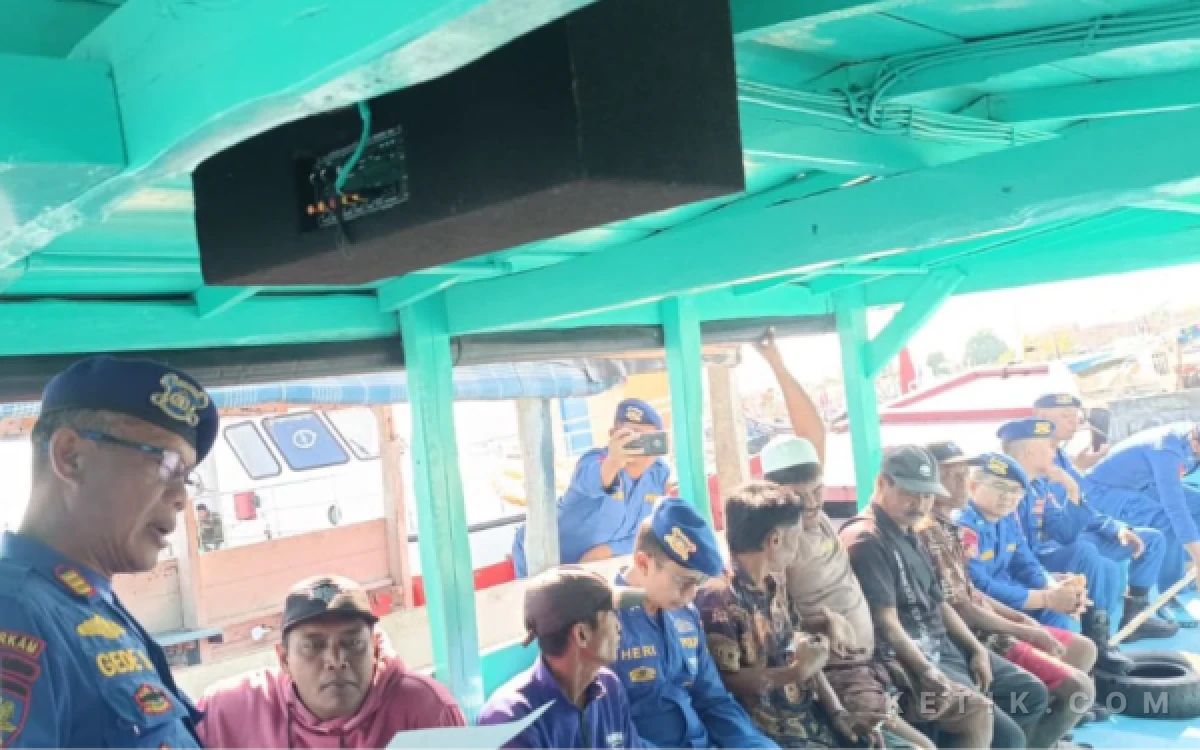 Thumbnail Berita - Ngopi Bareng Masyarakat Pesisir, Polairud Polres Situbondo Ingatkan Nelayan Jangan Abaikan Keselamatan di Laut