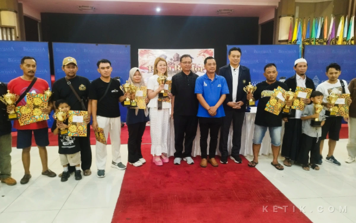 Foto Para juara BOB Merpati Hias, Serama Ayam Hias, Ayam Pelung dan Kucing Piala Rektor Prana Satwa Brawijaya 2026.  (Foto : Sutejo Rc/ketik.com)