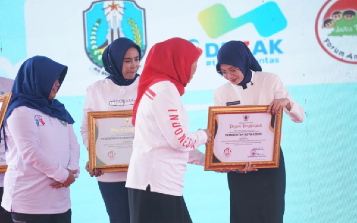 Thumbnail Berita - Kado Hari Jadi ke-1147, Kota Kediri Raih Terbaik III Indeks Perlindungan Anak Tingkat Jawa Timur