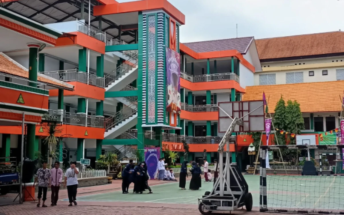 Thumbnail Berita - Top 100 SMA Terbaik di Indonesia 2026, MAN 2 Kota Malang Tembus Peringkat 12 Versi Puspresnas