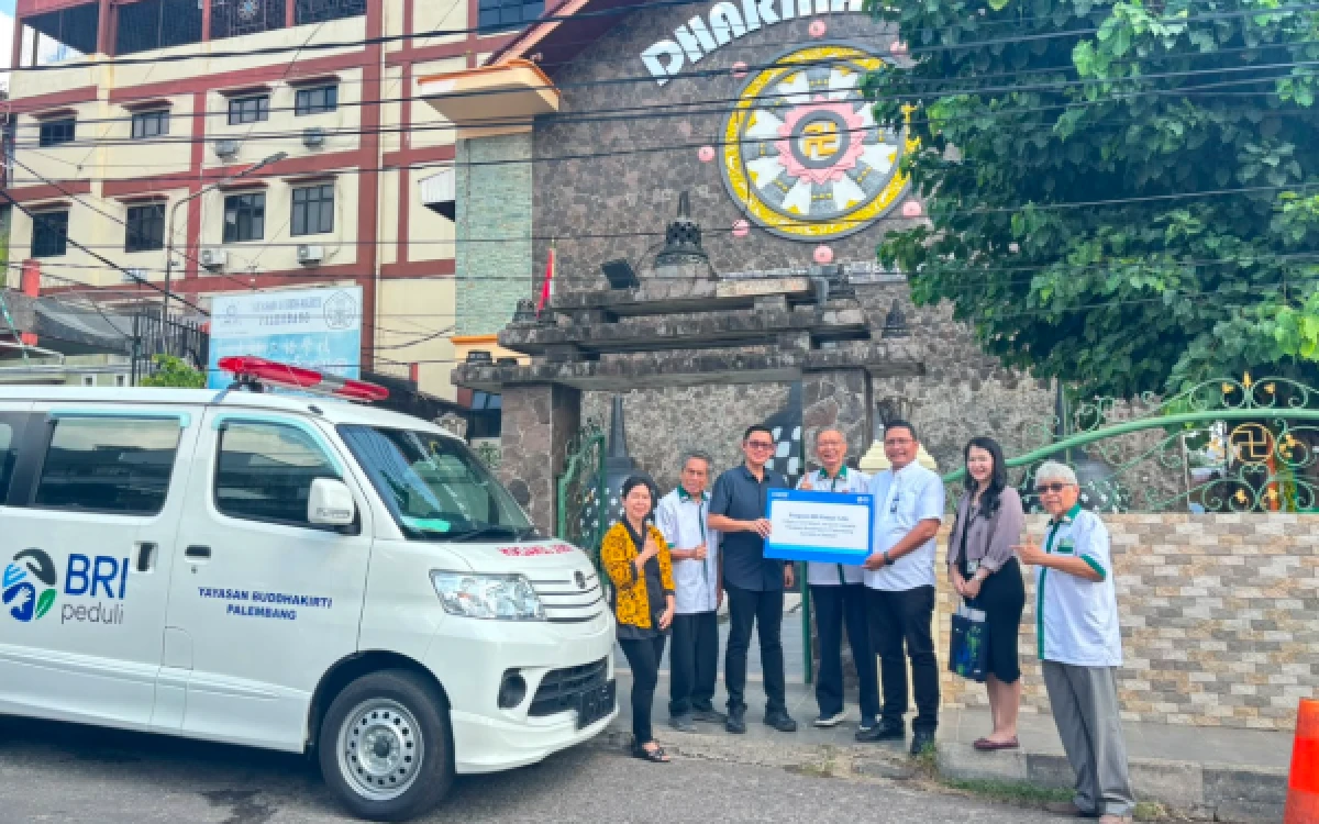 Thumbnail Berita - BRI A Rivai Serahkan Mobil Jenazah ke Yayasan Buddhakirti, Perkuat Layanan Kemanusiaan di Palembang