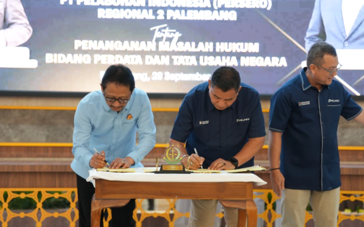 Foto Kepala Kejati Sumsel Nurcahyo J.M. saat  prosesi penandatanganan PKS dengan PT Pelindo Regional 2 Palembang di Aula Kejati Sumsel, Selasa 29 September 2026. (Foto: Penkum Kejati Sumsel For Ketik.com)