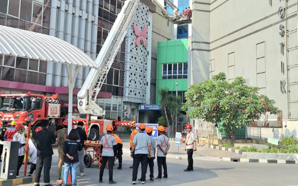 Thumbnail Berita - Antisipasi Bencana Alam, BPBD dan Damkar Surabaya hingga BPBD Jatim Gelar Simulasi Kebakaran