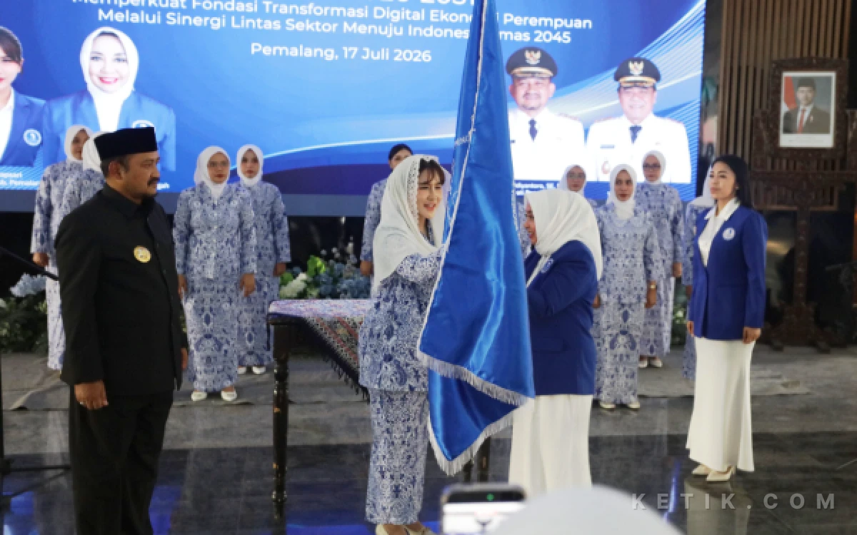 Thumbnail Berita - Bupati Anom Kukuhkan IWAPI Pemalang, Siap Perkuat UMKM Perempuan