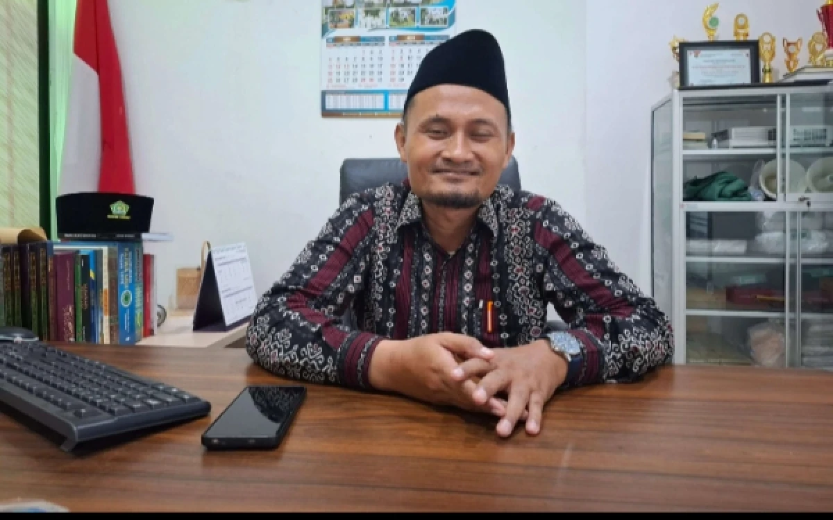 Thumbnail Berita - Ribuan Jemaah Calon Haji Sumenep Berangkat Hari Ini, Kiai Halimy Panjatkan Doa Haru untuk Kepulangan yang Utuh