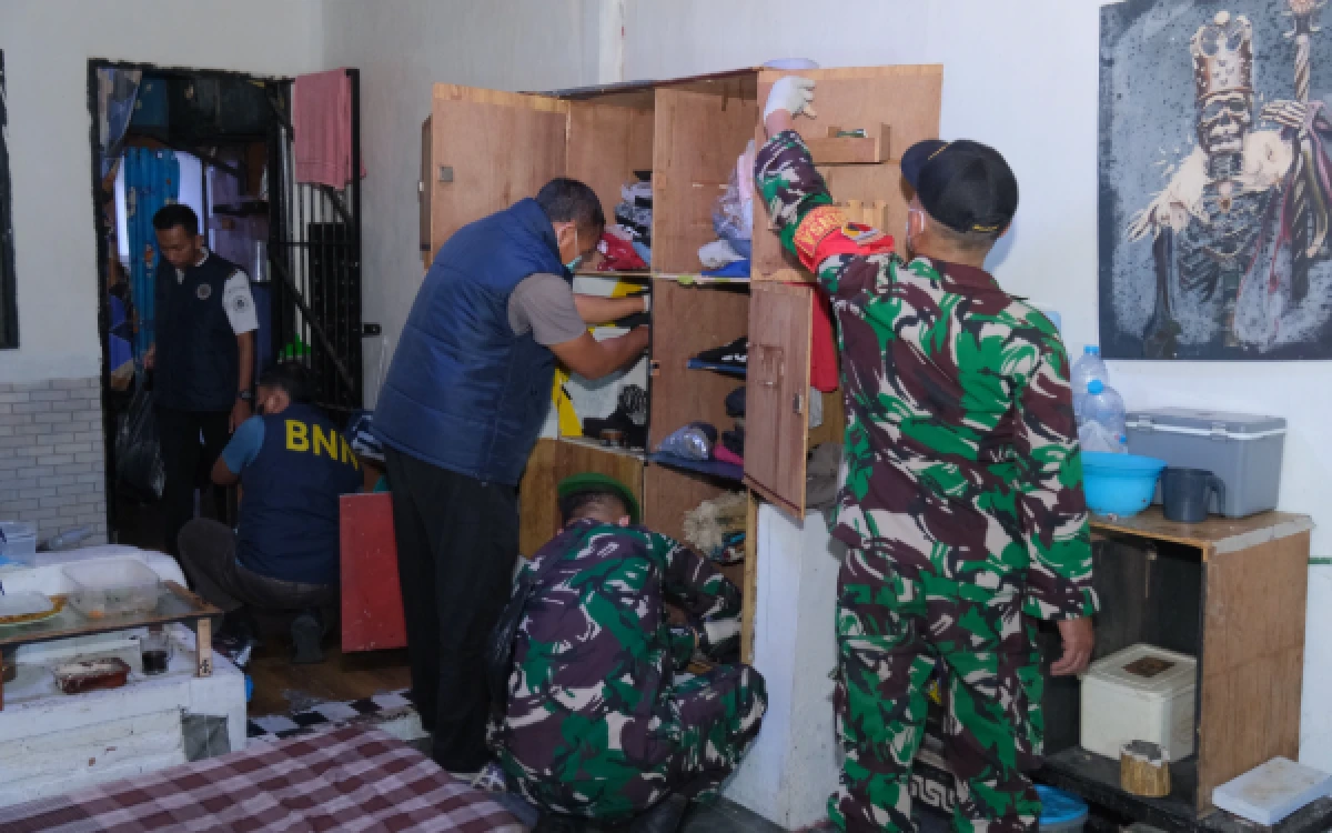 Thumbnail Berita - Razia Gabungan di Lapas Malang, Petugas Amankan Ponsel dan Barang Terlarang dari Blok Kamar Warga Binaan