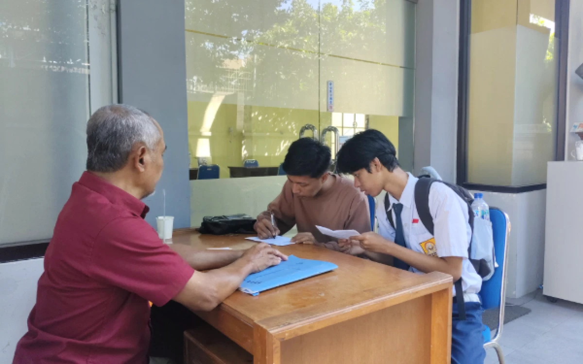 Thumbnail Berita - Pengambilan PIN SPMB Jatim 2026 Berakhir, 296 Ribu Calon Murid Telah Terverifikasi