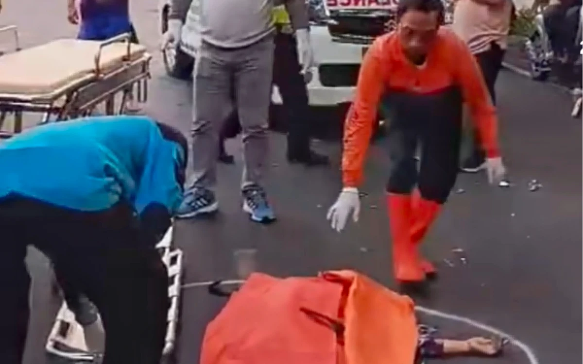Thumbnail Berita - Emak-emak Ditemukan Meninggal Tergeletak di Jalan Semolowaru,  Diduga Korban Laka Lantas
